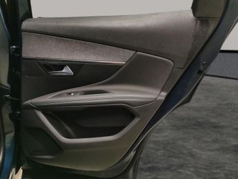 Peugeot 3008 1.5 BlueHDi Allure Premium EAT (130 ps) - BLIND SPOT ASSIST