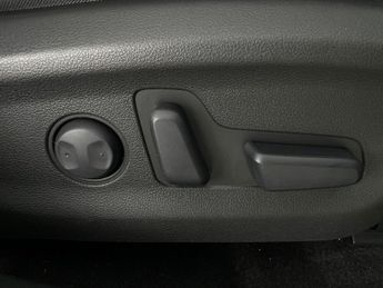 Hyundai Kona 64kWh Ultimate (10.5kW Charger) (204 ps) - ACTIVE LANE ASSIST