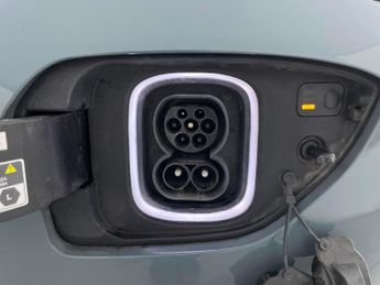 Hyundai Kona 64kWh Ultimate (10.5kW Charger) (204 ps) - ACTIVE LANE ASSIST