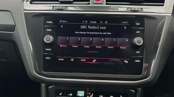 Volkswagen Tiguan 1.5 TSI R-Line DSG (150 ps) - CLIMATE CONTROL - SD CARD MEDIA IN