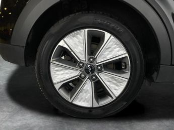 Kia Soul 64kWh Maxx (201 bhp) - CARPLAY - LED - REVERSE CAM