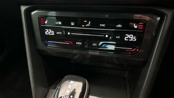 Volkswagen Tiguan 1.5 TSI R-Line DSG (150 ps) - CLIMATE CONTROL - SD CARD MEDIA IN