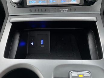 Hyundai Kona 64kWh Ultimate (10.5kW Charger) (204 ps) - ACTIVE LANE ASSIST