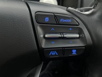 Hyundai Kona 64kWh Ultimate (10.5kW Charger) (204 ps) - ACTIVE LANE ASSIST