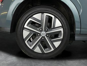 Hyundai Kona 64kWh Ultimate (10.5kW Charger) (204 ps) - ACTIVE LANE ASSIST
