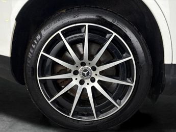 Mercedes-Benz EQC EQC 400 80kWh AMG Line 4MATIC (408 ps) - HEATED LEATHER - COMFOR