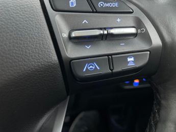 Hyundai Kona 64kWh Ultimate (10.5kW Charger) (204 ps) - ACTIVE LANE ASSIST