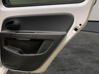 Volkswagen E-up! 36.8kWh e-up! (82 ps) - BLUETOOTH - CLIMATE CONTROL - DAB