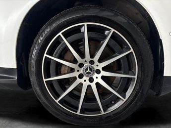 Mercedes-Benz EQC EQC 400 80kWh AMG Line 4MATIC (408 ps) - HEATED LEATHER - COMFOR