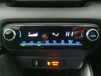 Toyota Yaris 1.5 VVT-h Design E-CVT (116 ps) - BLUETOOTH - DRIVING MODES - DI