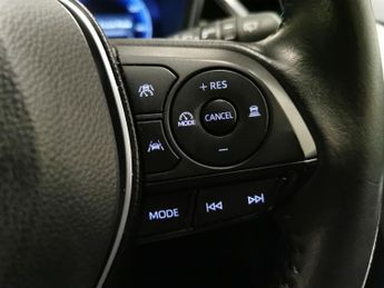 Toyota Corolla 1.8 VVT-h Design CVT (140 ps) - REVERSE CAM - NAV - HEATED SEATS