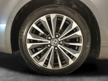 Toyota Corolla 1.8 VVT-h Design CVT (140 ps) - REVERSE CAM - NAV - HEATED SEATS