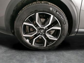 Citroen e-C4 50kWh Shine Plus (7.4kW Charger) (136 ps) - REVERSE CAM - NAV