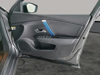 Citroen e-C4 50kWh Shine Plus (7.4kW Charger) (136 ps) - REVERSE CAM - NAV