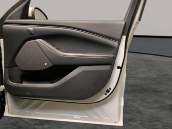 Ford Mustang Mach-e Extended Range 91kWh Automatic (294 ps) - NAV - HEATED STEERING