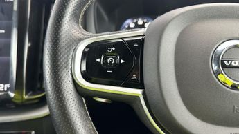 Volvo XC60 2.0h T8 Twin Engine 10.4kWh R-Design Pro Plug-in AWD (407 ps) - 