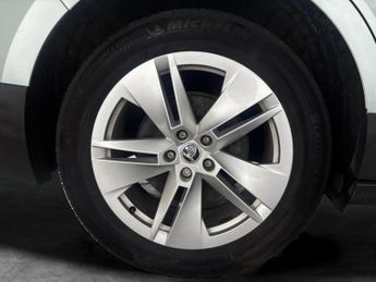 Skoda Enyaq 62kWh 60 (DC120kW) (179 ps) - NAV - WIFI - LANE DEPARTURE