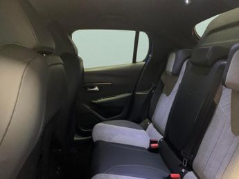 Peugeot E-208 50kWh GT (136 ps) - LED - REVERSE CAM - NAV