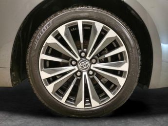 Toyota Corolla 1.8 VVT-h Design CVT (140 ps) - REVERSE CAM - NAV - HEATED SEATS