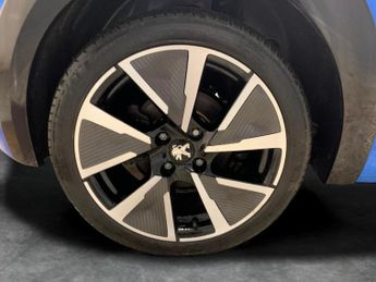 Peugeot E-208 50kWh GT (136 ps) - LED - REVERSE CAM - NAV