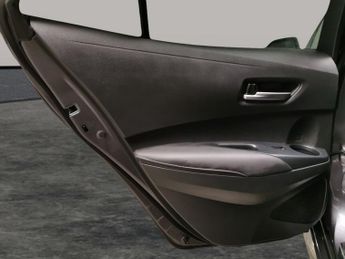 Toyota Corolla 1.8 VVT-h Design CVT (140 ps) - REVERSE CAM - NAV - HEATED SEATS