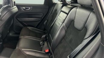 Volvo XC60 2.0h T8 Twin Engine 10.4kWh R-Design Pro Plug-in AWD (407 ps) - 