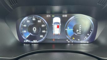 Volvo XC60 2.0h T8 Twin Engine 10.4kWh R-Design Pro Plug-in AWD (407 ps) - 