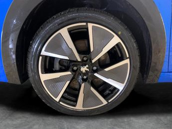 Peugeot E-208 50kWh GT (136 ps) - PARK ASSIST - LED - REVERSE CAM