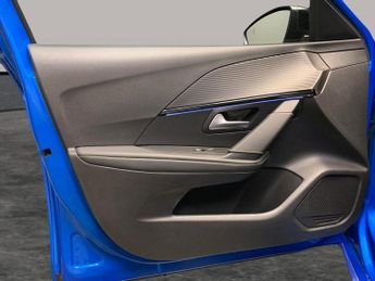 Peugeot E-208 50kWh GT (136 ps) - LED - REVERSE CAM - NAV