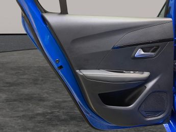 Peugeot E-208 50kWh GT (136 ps) - LED - REVERSE CAM - NAV