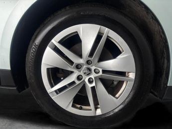 Skoda Enyaq 62kWh 60 (DC120kW) (179 ps) - NAV - WIFI - LANE DEPARTURE