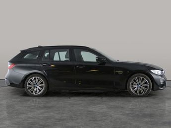 BMW 3 Series 2.0 330e 12kWh M Sport Touring Plug-in (292 ps) - REVERSE CAM