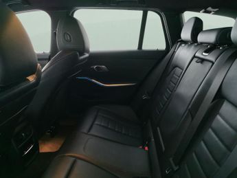 BMW 3 Series 2.0 330e 12kWh M Sport Touring Plug-in (292 ps) - REVERSE CAM