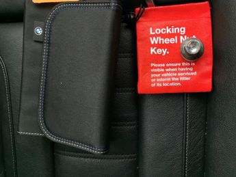 BMW 3 Series 2.0 330e 12kWh M Sport Touring Plug-in (292 ps) - REVERSE CAM