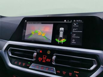 BMW 3 Series 2.0 330e 12kWh M Sport Touring Plug-in (292 ps) - REVERSE CAM