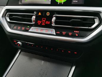 BMW 3 Series 2.0 330e 12kWh M Sport Touring Plug-in (292 ps) - REVERSE CAM