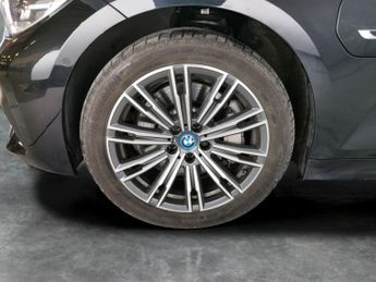BMW 3 Series 2.0 330e 12kWh M Sport Touring Plug-in (292 ps) - REVERSE CAM