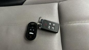 Land Rover Range Rover Evoque 1.5 P300e 12.2kWh R-Dynamic S Plug-in 4WD (309 ps) - LANE DEPART