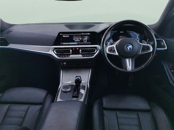 BMW 3 Series 2.0 330e 12kWh M Sport Touring Plug-in (292 ps) - REVERSE CAM