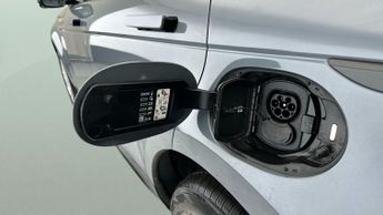 Land Rover Range Rover Evoque 1.5 P300e 12.2kWh R-Dynamic S Plug-in 4WD (309 ps) - LANE DEPART