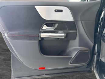 Mercedes-Benz EQA EQA 250 66.5kWh AMG Line (190 ps) - ADAPTIVE LIGHTS - HEATED LEA