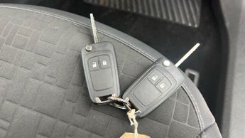 Vauxhall Corsa 1.4i ecoTEC SE Nav (90 ps) - CRUISE - PARK SENSORS - DAB