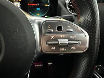 Mercedes-Benz EQA EQA 250 66.5kWh AMG Line (190 ps) - ADAPTIVE LIGHTS - HEATED LEA