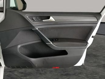 Volkswagen Golf 1.6 TDI SE Nav DSG (115 ps) - CAR-NET APP-CONNECT - PARK SENSORS