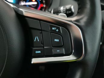 Jaguar F-PACE 2.0 D180 R-Sport AWD (180 ps) - WIFI - XENONS - BLUETOOTH