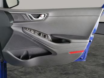 Hyundai Ioniq 38.3kWh Premium SE (136 ps) - LED - REVERSE CAM - NAV