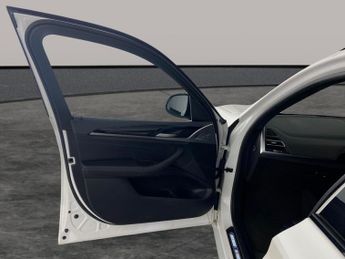 BMW iX3 80kWh M Sport (286 ps) - PARK ASSIST - REVERSE CAM - LEATHER