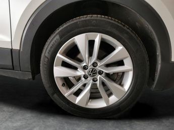Volkswagen T-cross 1.0 TSI Active DSG (110 ps) - PARK SENSORS - AIR CON - DAB