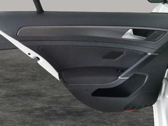 Volkswagen Golf 1.6 TDI SE Nav DSG (115 ps) - CAR-NET APP-CONNECT - PARK SENSORS