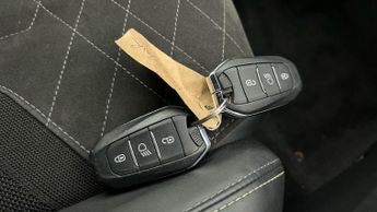 Peugeot E-208 50kWh GT Premium (136 ps) - REVERSE CAM - ALCANTARA - NAV